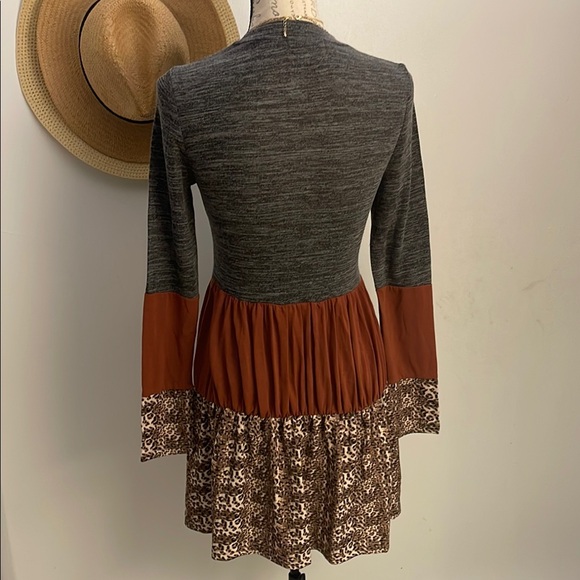 Women’s Boutique Gray and Rust Leopard Print Color Block Mini Dress Size Small - Picture 7 of 7